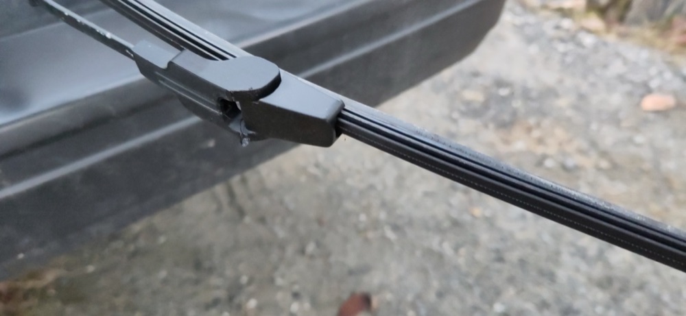 Volvo 240 Far Sileceği Tutucu Aparatı görsel 3