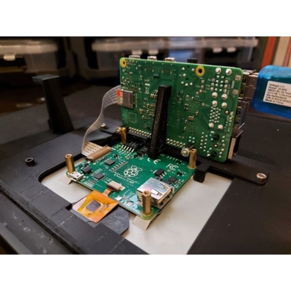 Volvo 240 Uyumlu Raspberry Pi 7 İnç Ekran Montaj Çerçevesi görsel 4