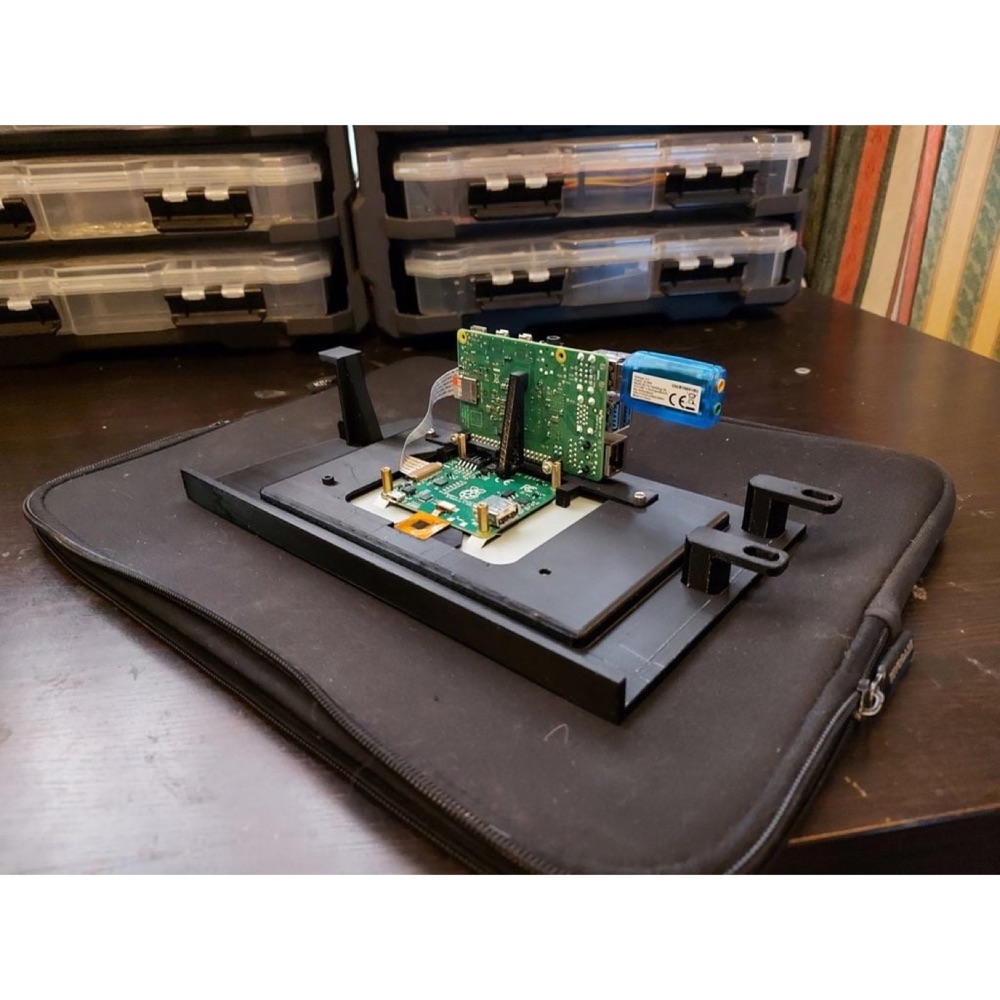 Volvo 240 Uyumlu Raspberry Pi 7 İnç Ekran Montaj Çerçevesi görsel 5