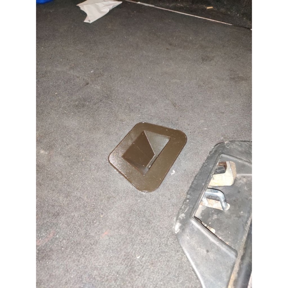 Volvo Bagaj Zemin Kapağı Tutma Kolu