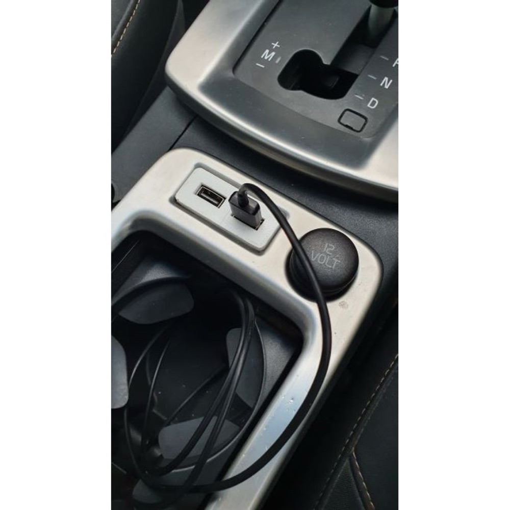 Volvo C30 S40 V50 C70 USB Şarj Portu Çerçevesi
