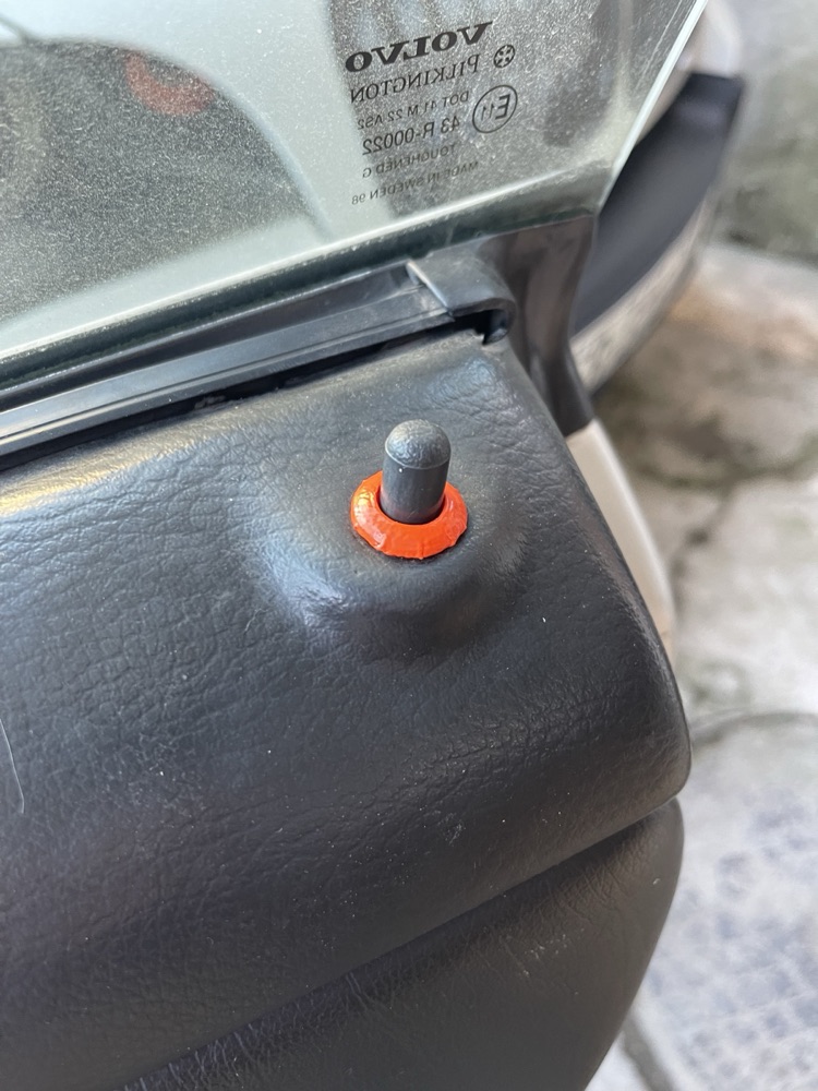 Volvo C70 Kapı Kilit Pimi Çerçevesi