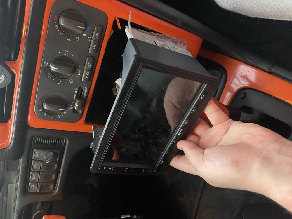 Volvo P80 (C70, S70, V70) 2DIN Radyo Adaptörü görsel 2