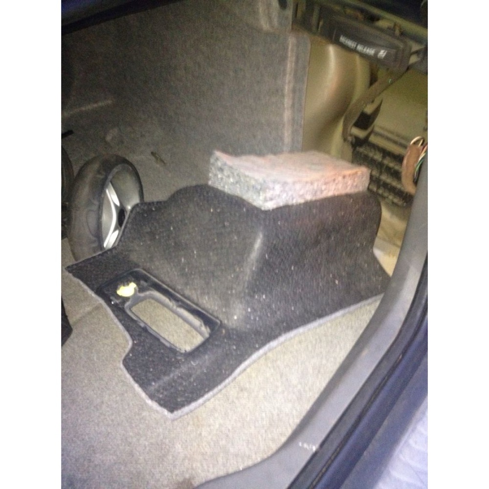 Volvo S60 Bagaj Yan Panel Erişim Mandalı görsel 3