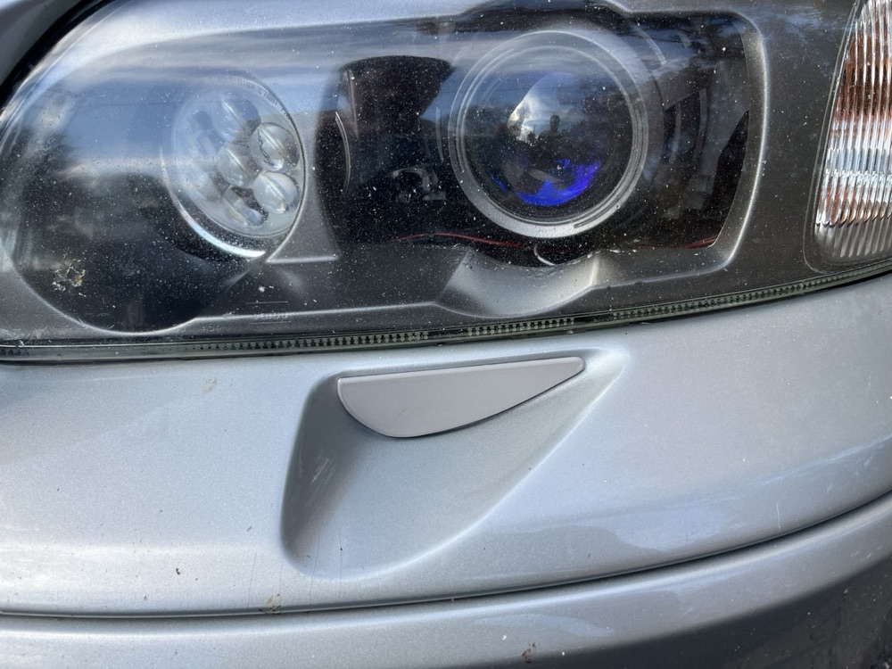 Volvo S60 R / V70 R Far Yıkama Deliği Kapağı