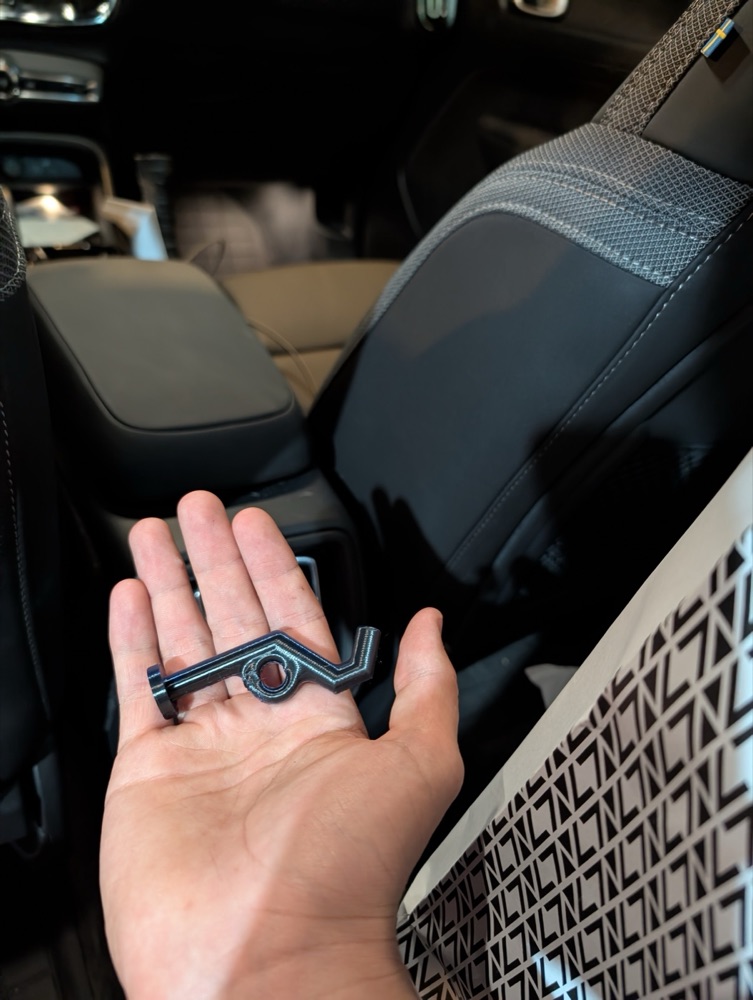 Volvo Uyumlu Askı Deliği Detaylı Aksesuar Askısı görsel 2
