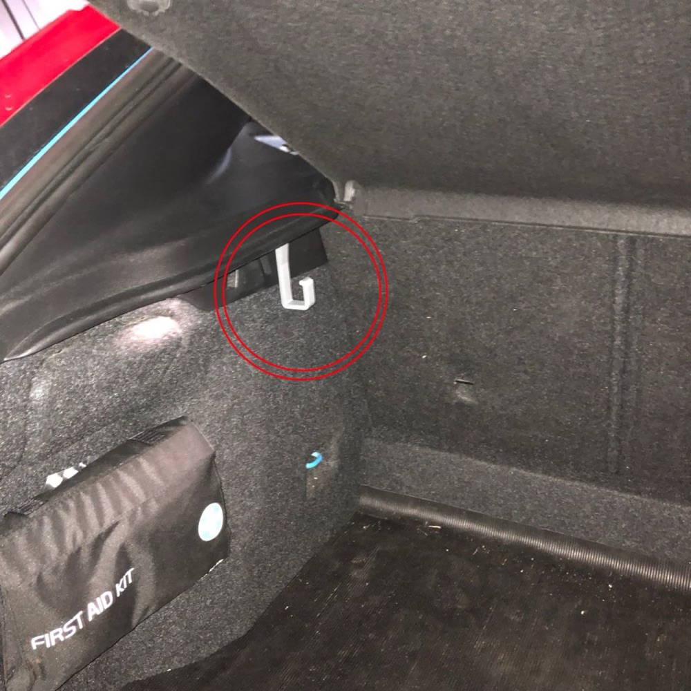 Volvo V40 Bagaj Askısı