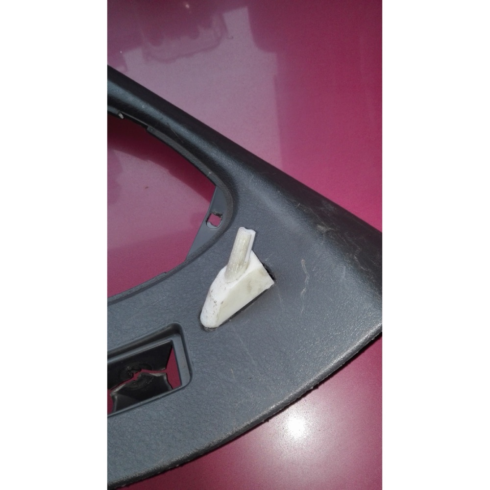 Volvo V40 Bagaj Pandizot Tutucu Klipsi