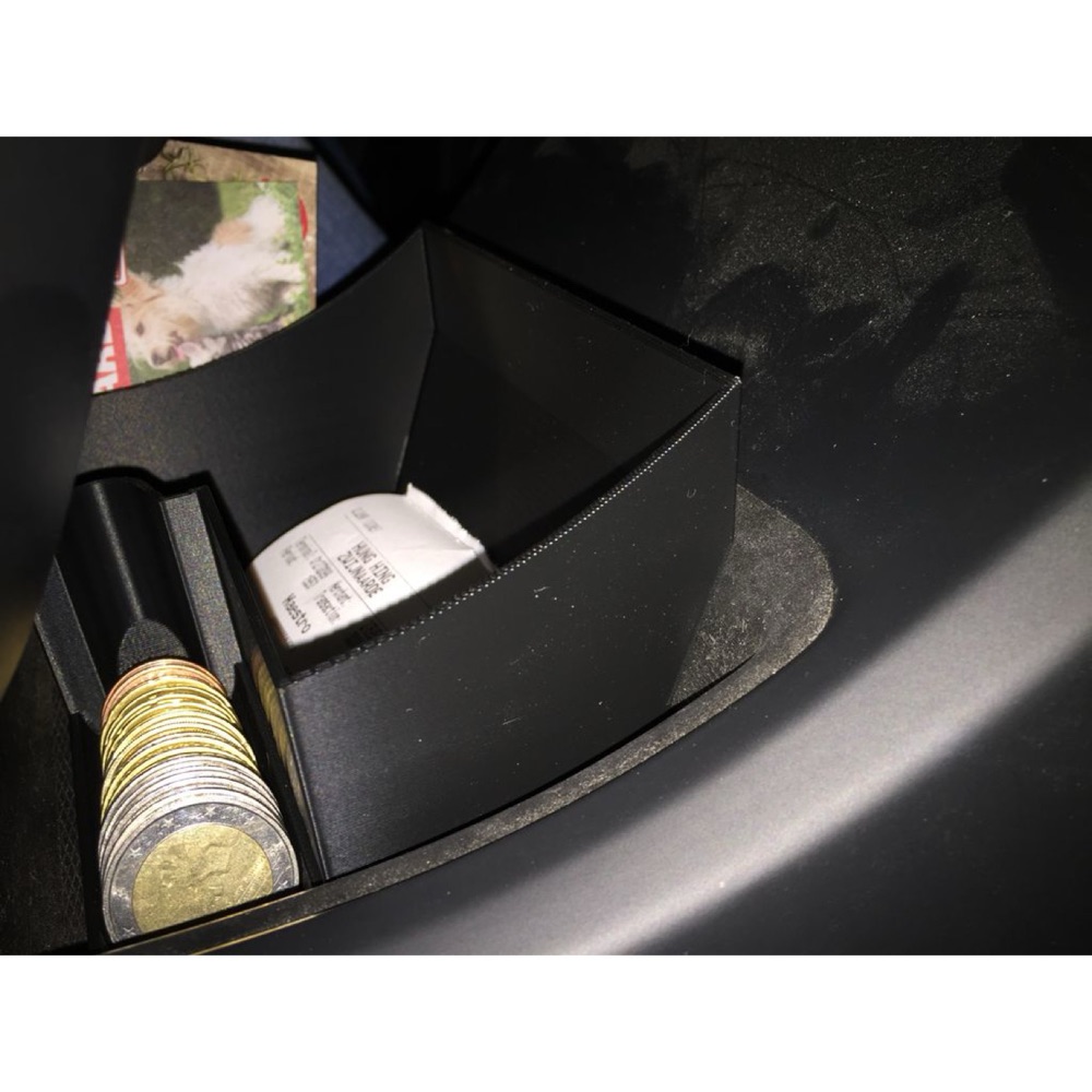 Volvo V40 Orta Konsol Düzenleyici ve Bozuk Para Haznesi