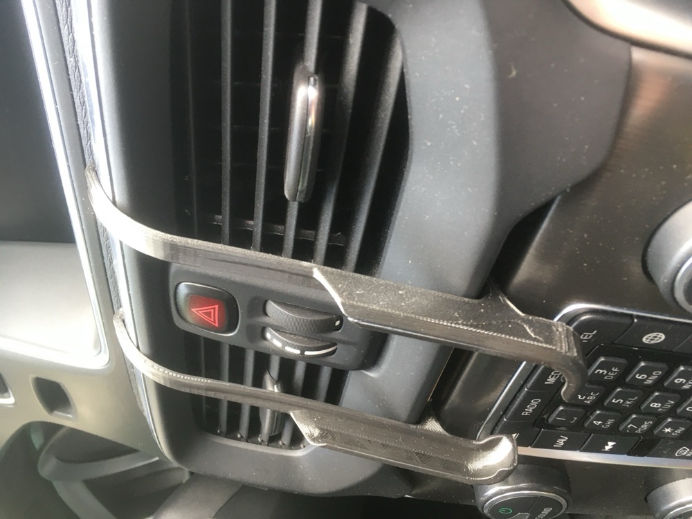 Volvo V40 Uyumlu Telefon Tutucu görsel 4