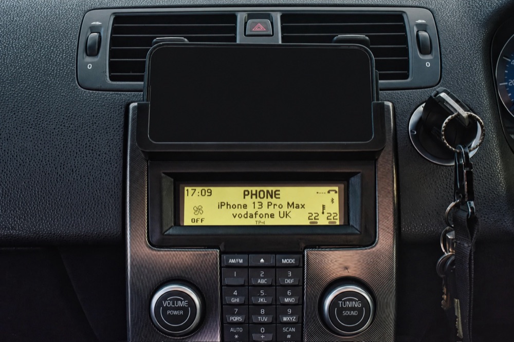 Volvo V50 S40 C30 C70 Uyumlu Telefon Tutucu görsel 2