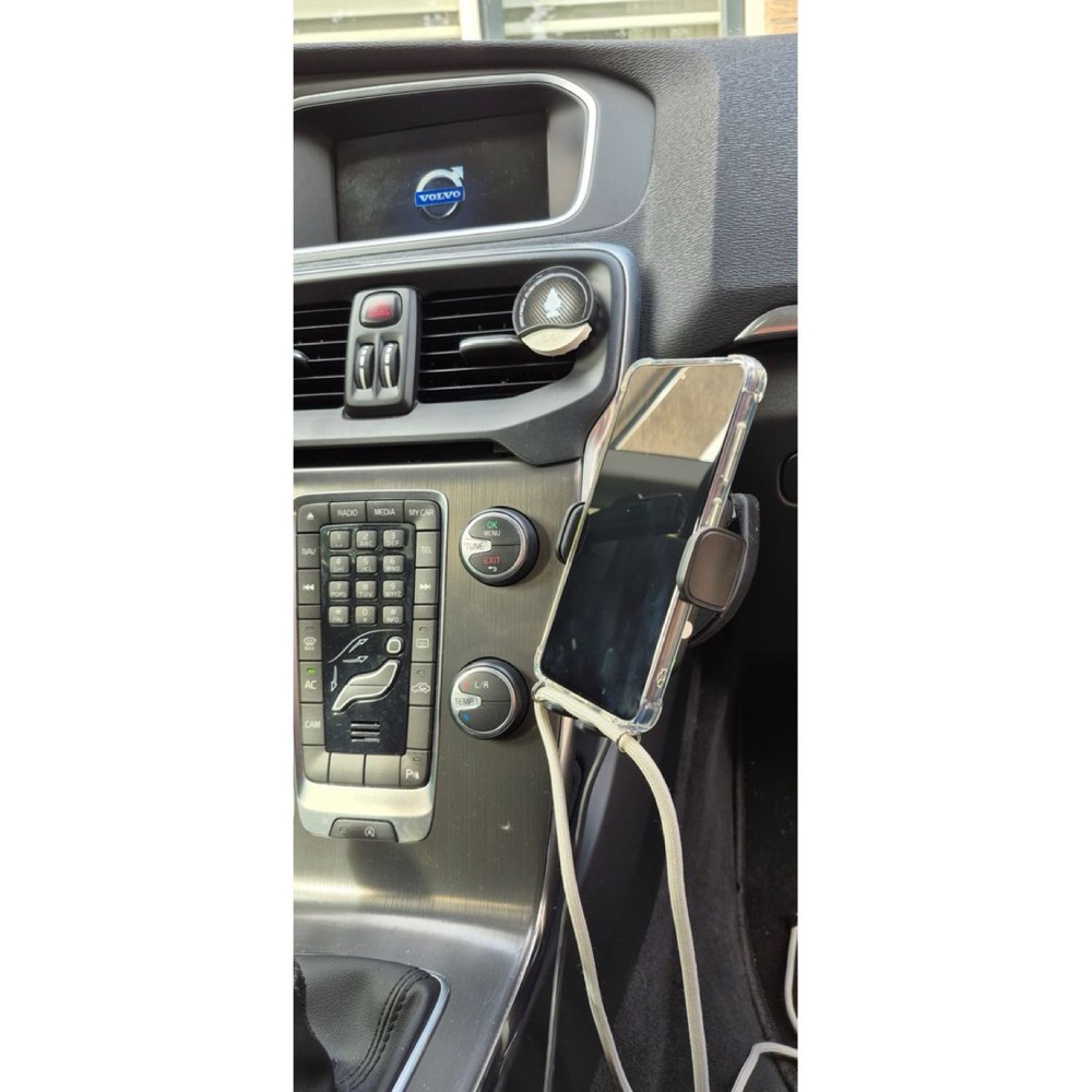 Volvo V70, V40 ve C30 Uyumlu Telefon Tutucu Aparatı