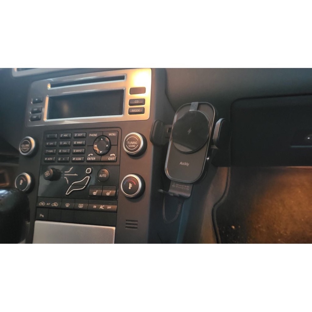 Volvo V70, V40 ve C30 Uyumlu Telefon Tutucu Aparatı görsel 2