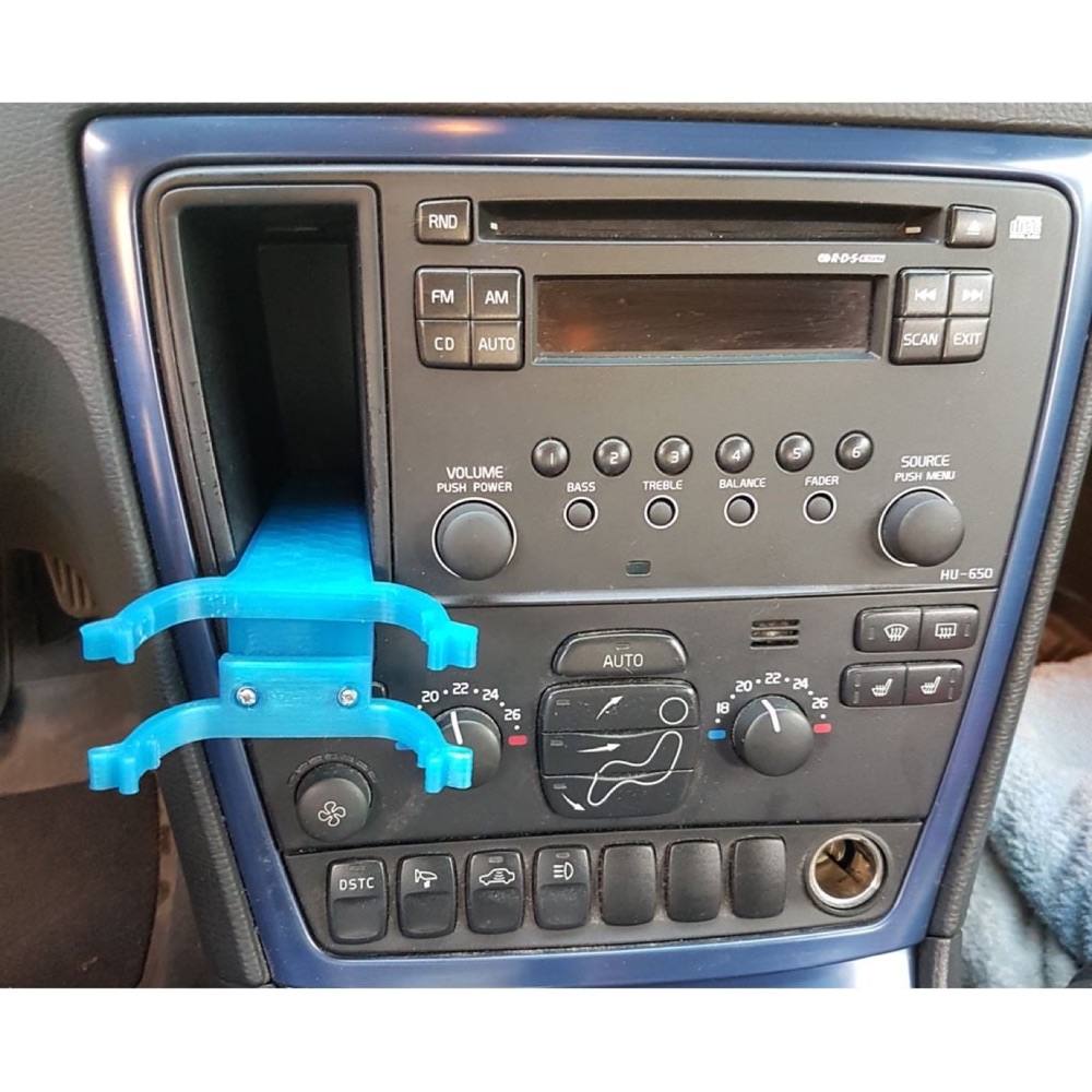 Volvo V70 / XC70 Garmin Monterra ve Montana Uyumlu Cihaz Tutucu görsel 2