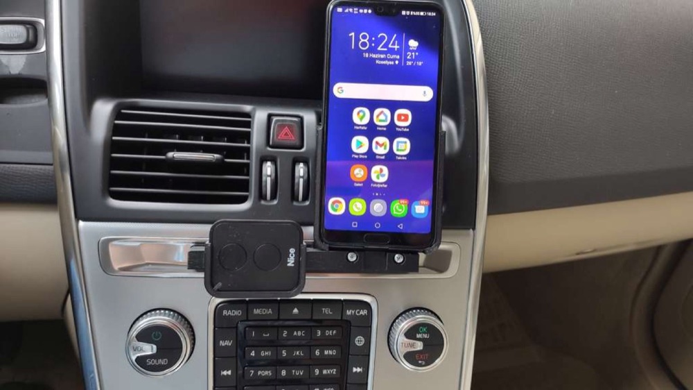 Volvo XC60 CD Girişi Uyumlu Telefon ve Garaj Kumandası Tutucu