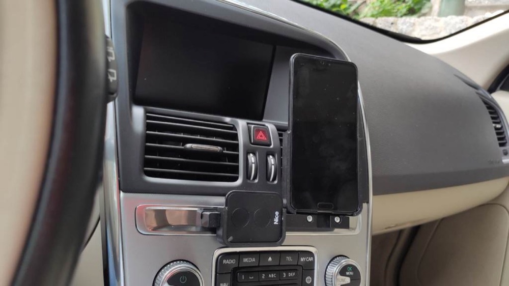 Volvo XC60 CD Girişi Uyumlu Telefon ve Garaj Kumandası Tutucu görsel 4