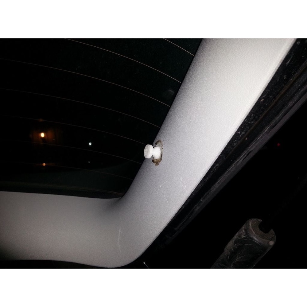Volkswagen Bagaj / Döşeme Tutma Pimi görsel 4