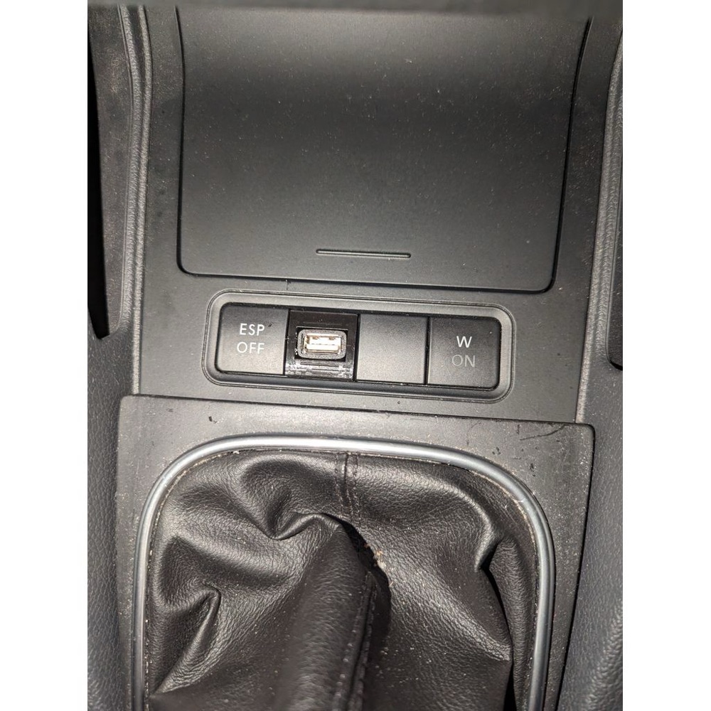 Volkswagen Golf V Orta Konsol Kör Kapağı görsel 2