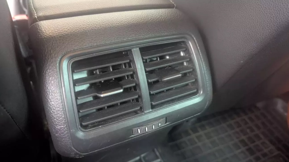 Volkswagen Golf VII Arka Havalandırma Düğmesi