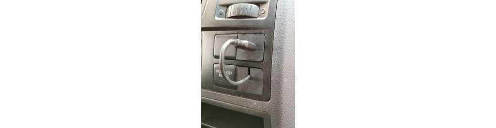 Volkswagen T5 Kör Tapa (USB / Kablo Çıkışı)