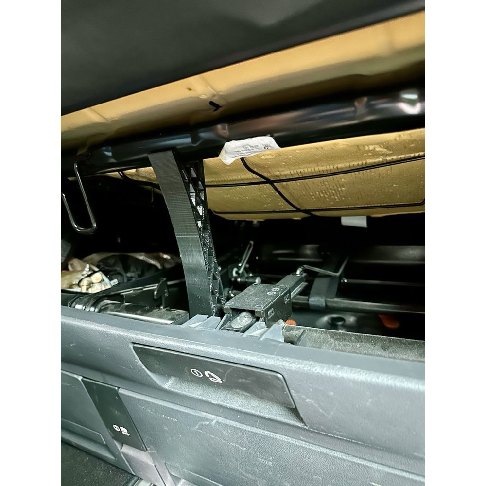 Volkswagen T5 / T6 Arka Koltuk (3'lü) Desteği görsel 3