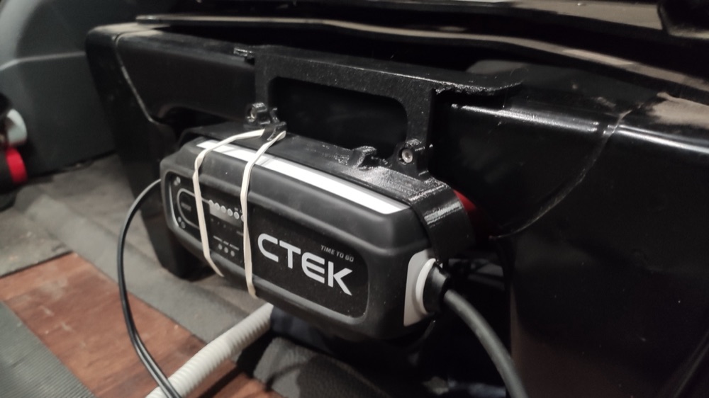 VW T5 / T6 Uyumlu CTEK Şarj Cihazı Tutucu Aparat