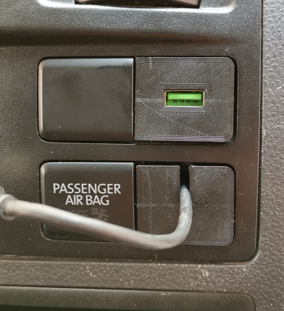 VW Transporter T5/T6 USB ve Kablo Cikisli Kör Tapa Seti görsel 2