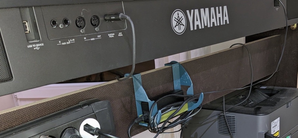 Yamaha E-Piano Güç Kaynağı Tutucu