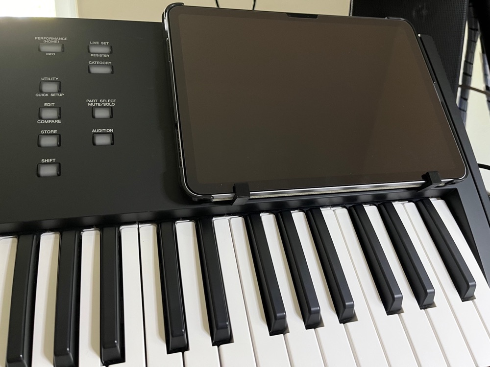 Yamaha MODX 7 tablet tutucu