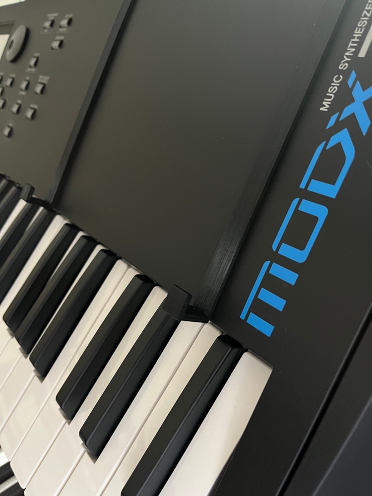 Yamaha MODX 7 tablet tutucu görsel 2