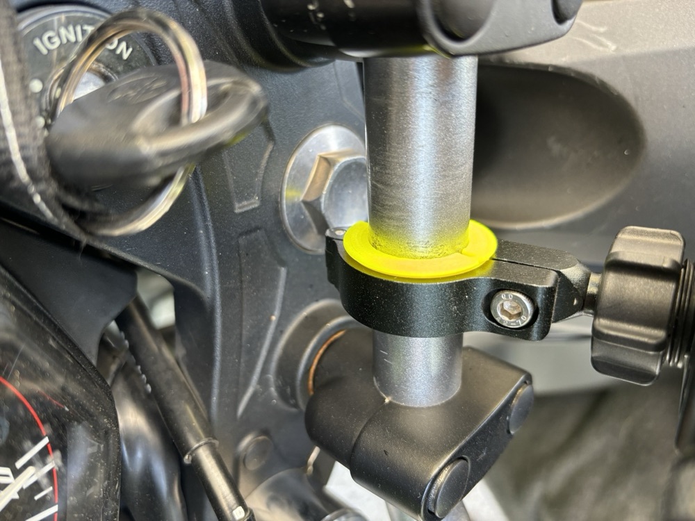 Yamaha MT-03 telefon tutucu aparatı görsel 2