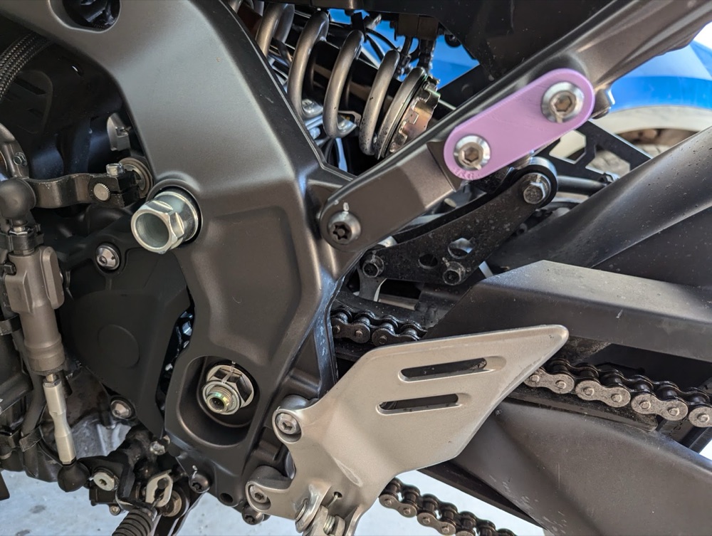 Yamaha MT-09 yolcu ayaklık iptal kiti görsel 2