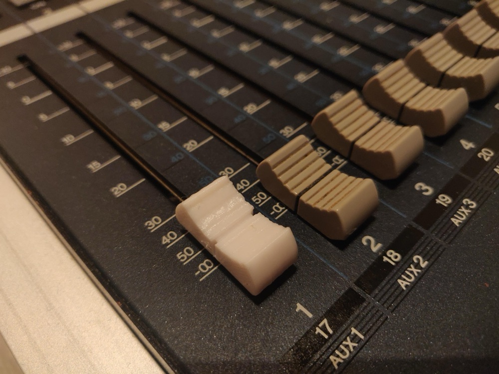 Yamaha O1V96 Fader Düğmesi