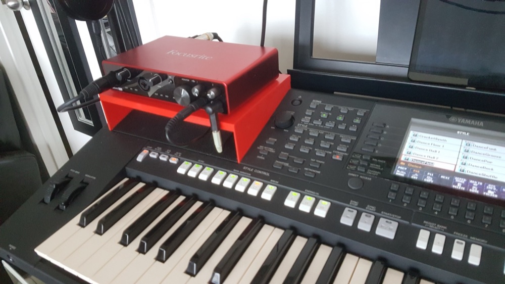 Yamaha PSR-S950 için hoparlör rafı