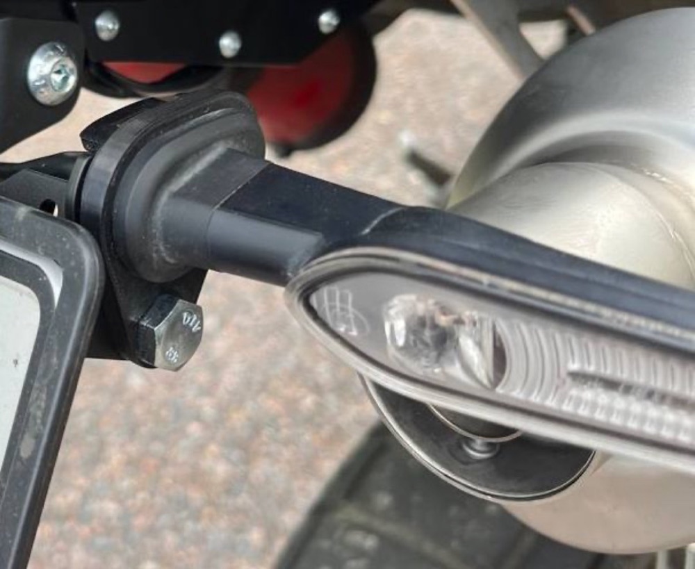 Yamaha Tenere 700 sinyal braketi