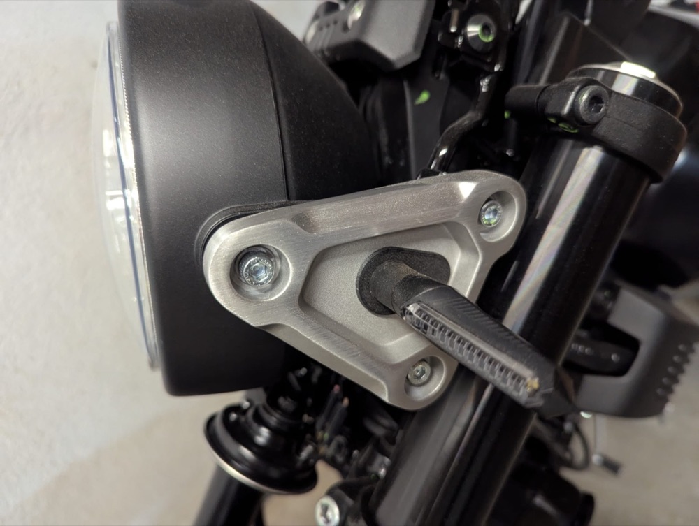 Yamaha XSR 125 Sinyal Kapak Plakası