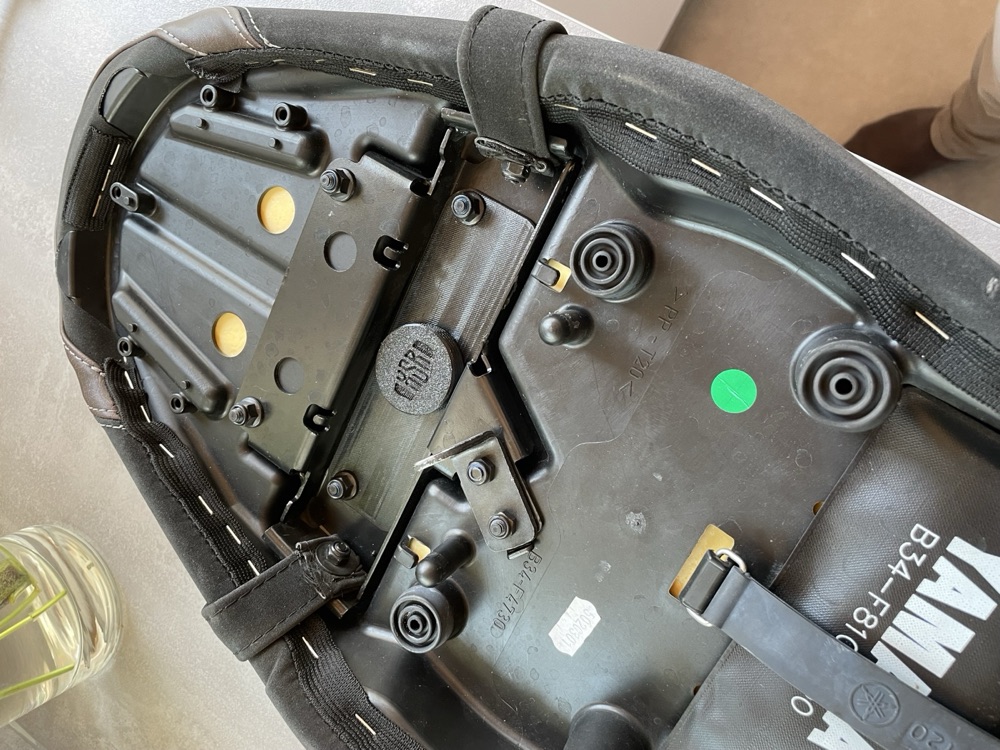 Yamaha XSR 700 Sele Altı AirTag Tutucu