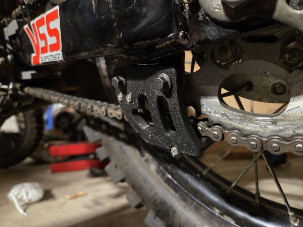 Yamaha XT 225 zincir kılavuzu ve koruma aparatı görsel 2